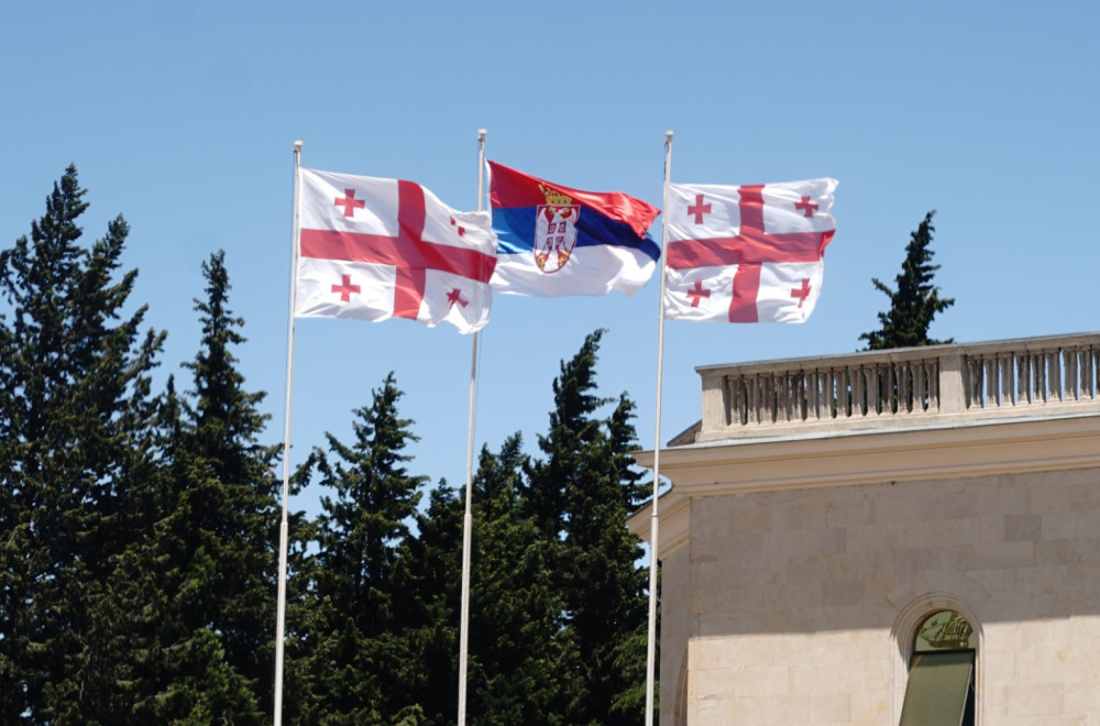 Hiljade zastava Srbije; Gruzija okićena u čast Vučića VIDEO