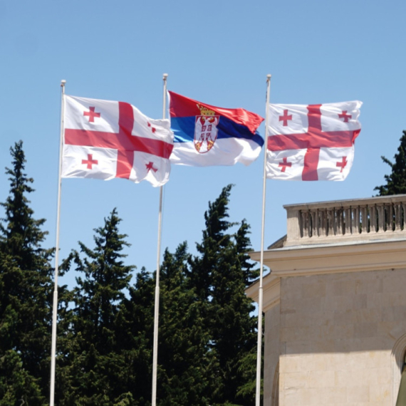 Hiljade zastava Srbije; Gruzija okićena u čast Vučića VIDEO