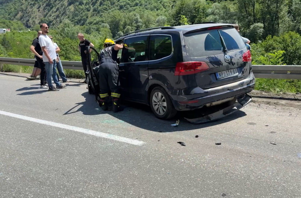 Drama na Ibarskoj magistrali: Smrskana vozila – u jednom bila beba FOTO