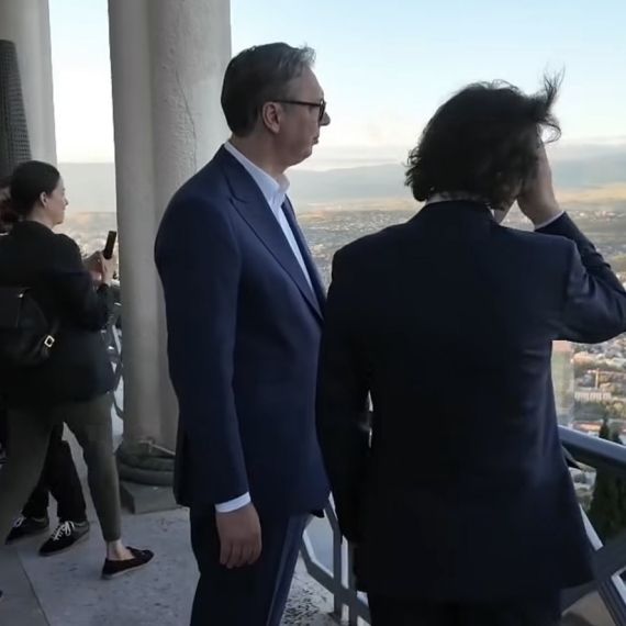 Vučić žičarom iznad Tbilisija: "Razmišljam kako da naši gradovi budu lepši" VIDEO
