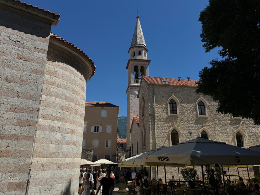 Cene smeštaja u Crnoj Gori: Evo koliko je potrebno jednoj porodici za odmor na primorju