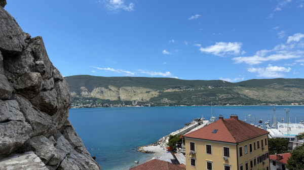 Cene smeštaja u Crnoj Gori: Evo koliko je potrebno jednoj porodici za odmor na primorju