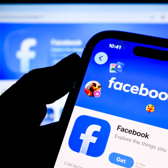 Facebook potpuno menja izgled? Stiže opcija koja će prepoloviti internet