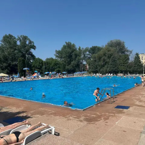 Leto se vratilo u Čačak: Zvanično počela kupališna sezona u gradu