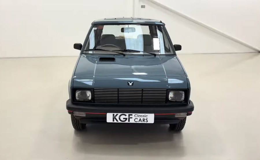 Ovakav Yugo se retko viđa: Prešao manje od 27.000 km, prodaje se za 10.000 evra FOTO/VIDEO