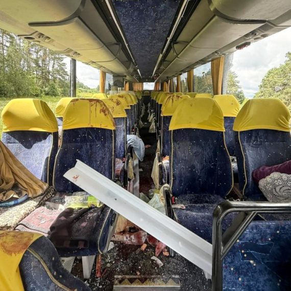Pogođen autobus pun dece; Hitno se oglasili: "Odmah dajte objašnjenje!"