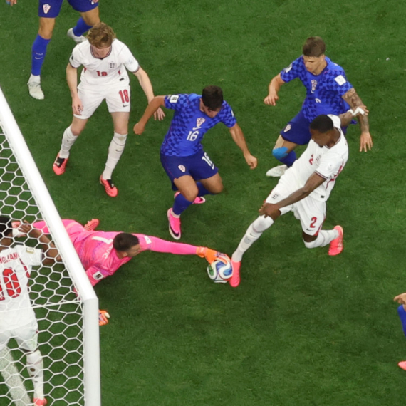 Hrvatska na konopcima – Englezi nižu zicere, Livaković sprečava debakl  VIDEO
