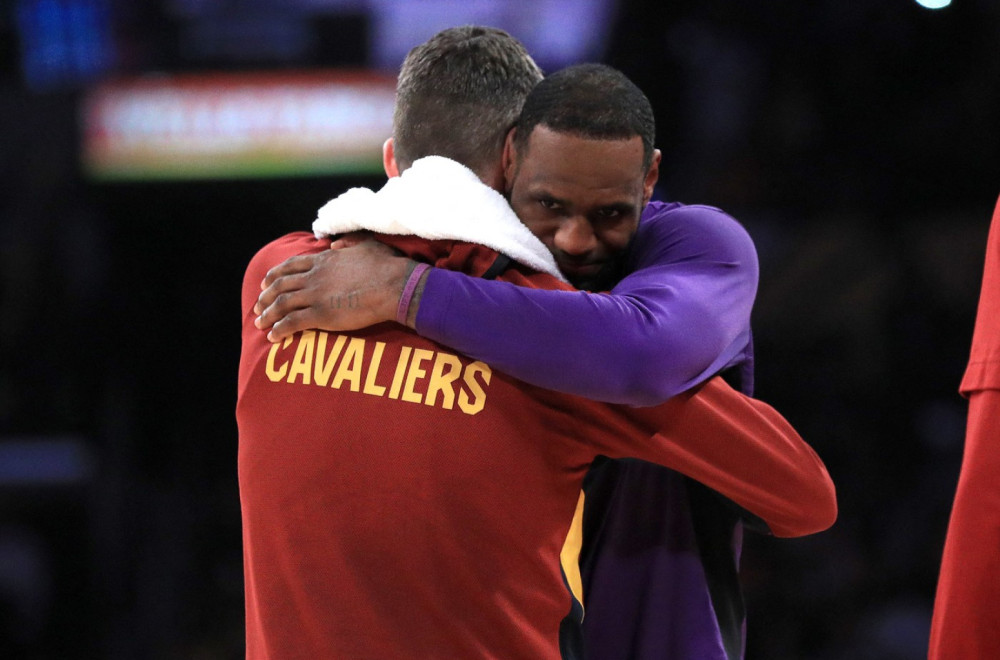 Lebron ostaje u Lejkersima i obnavlja staru ljubav?