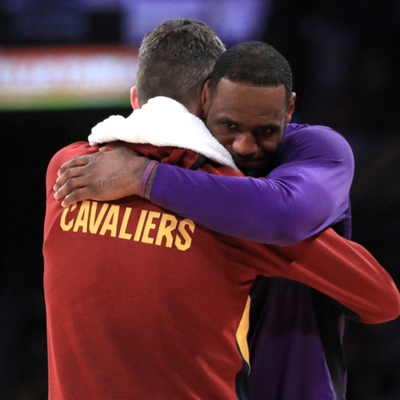 Lebron ostaje u Lejkersima i obnavlja staru "ljubav"?