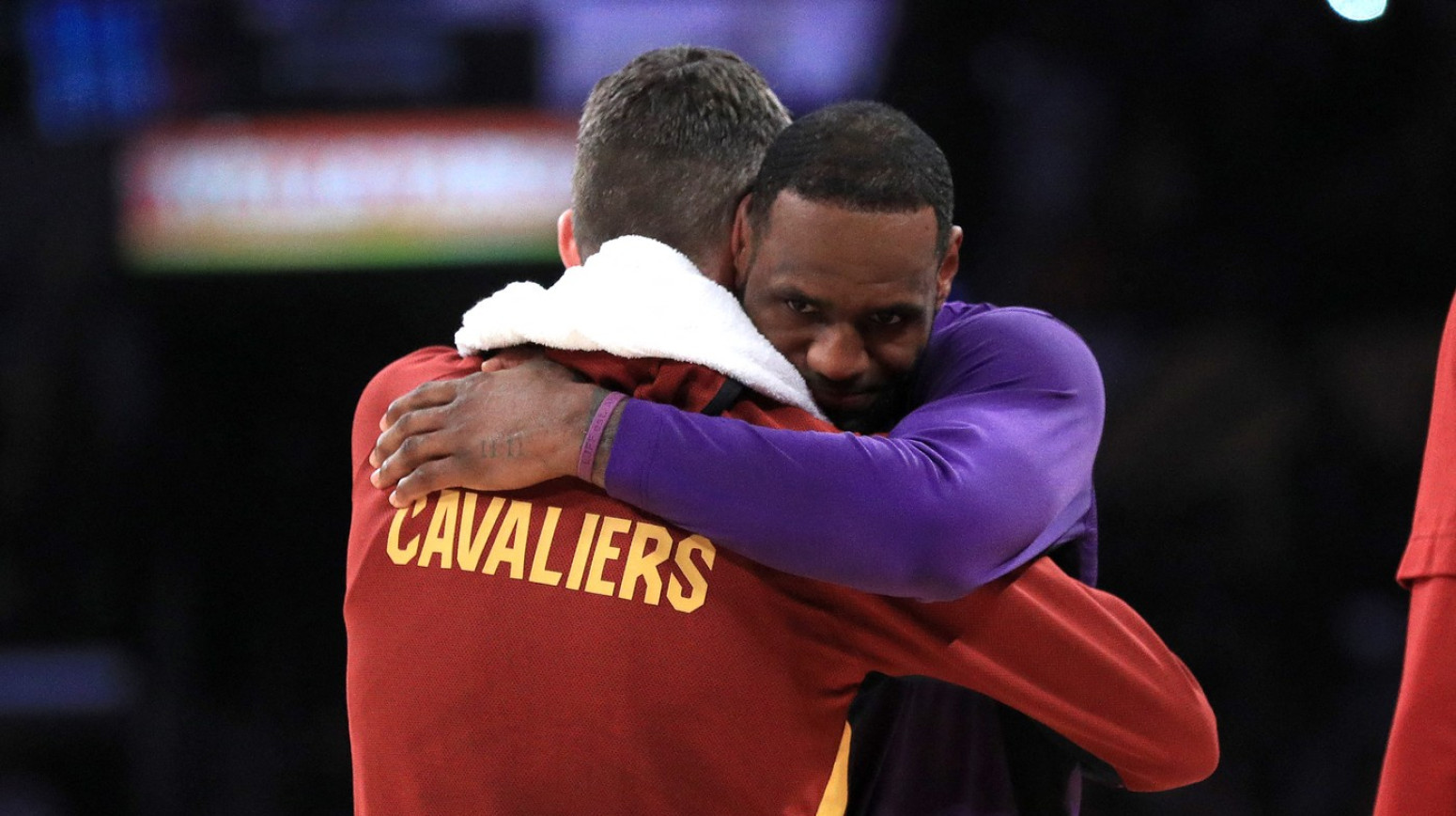 Lebron ostaje u Lejkersima i obnavlja staru "ljubav"?