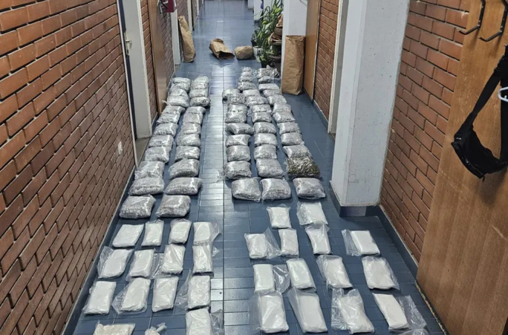 Istorijska zaplena u Novom Sadu: Otkriven ilegalni narko-pogon, zaplenjeno 107 kilograma droge
