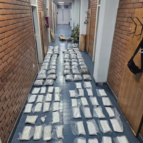 Istorijska zaplena u Novom Sadu: Otkriven ilegalni narko-pogon, zaplenjeno 107 kilograma droge