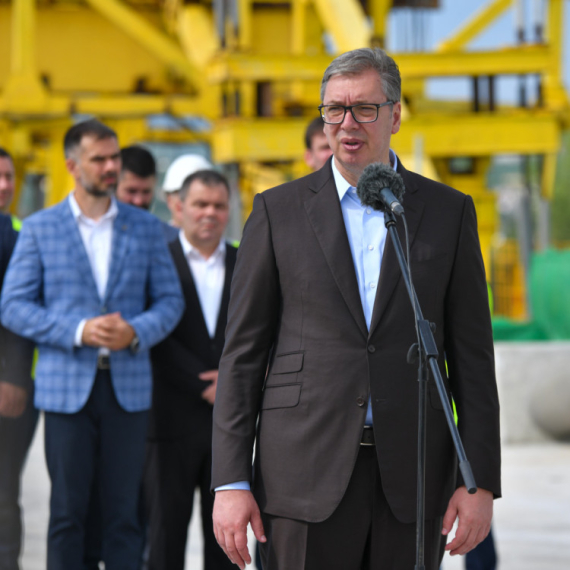 Vučić najavio smanjenje državnih olakšica na gorivo: "Da vratimo 10% akciza, da olakšamo ljudima i državi"