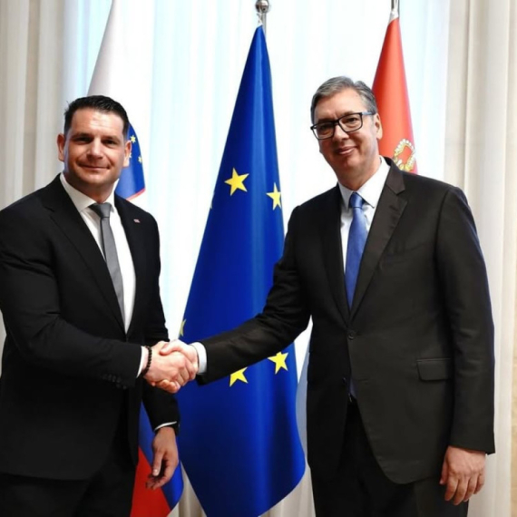 Vučić se sastao s predsednikom slovenačkog parlamenta Zoranom Stevanovićem; "Dobar razgovor o brojnim temama"