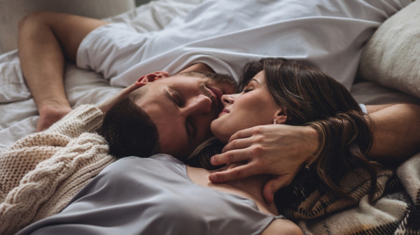 Žene su godinama verovale u laž o orgazmu: Evo šta se tačno dešava u telu?