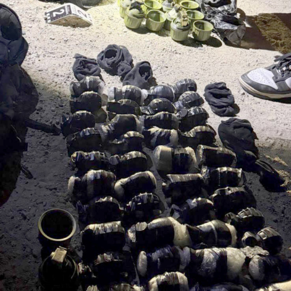Arsenal u gepeku: Uhapšen muškarac sa 67 bombi, raketnim bacačima i automatskim puškama
