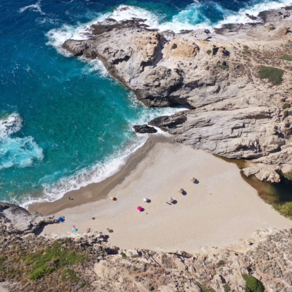 Ovo je najopasnija plaža u Grčkoj: Raj na prvi pogled, a "pakao" u vodi FOTO