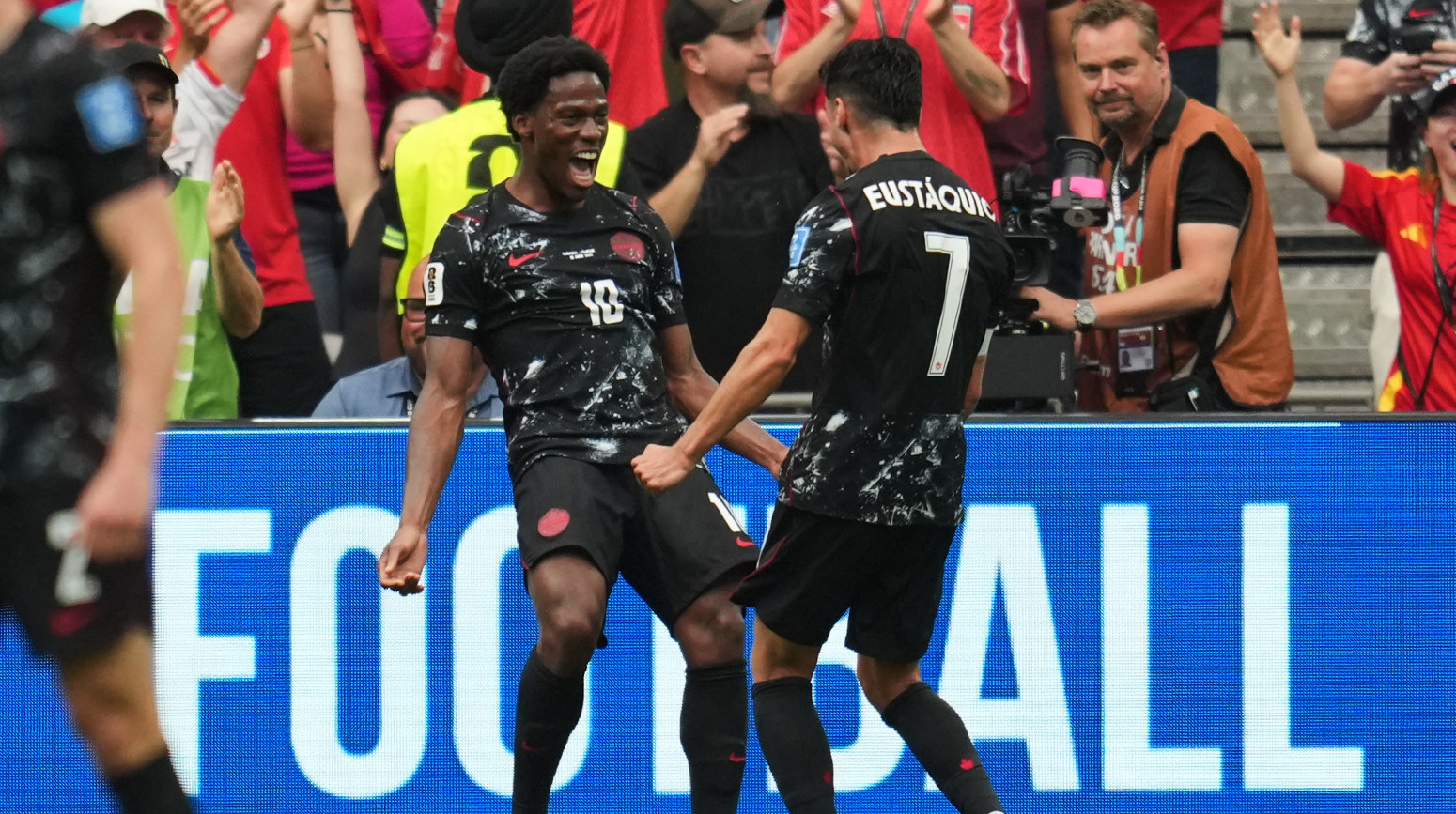 Rapsodija Kanade – 3:0 za poluvreme i igrač više! VIDEO