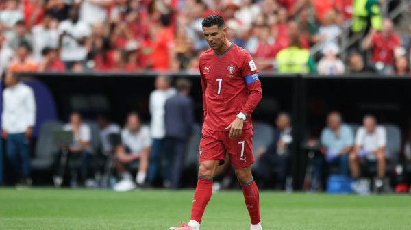 "Ronaldo ako je timski igrač, treba da sedne na klupu"