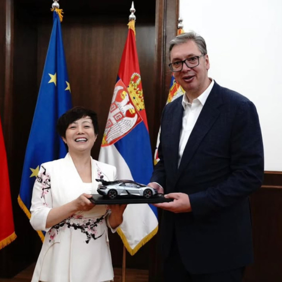 Vučić sa Stelom Li: "Ubrzano radimo na jačanju pozicije na globalnoj lestvici zelene i tehnološke mobilnosti"