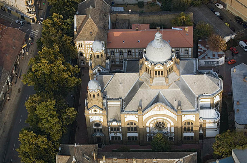 Restaurira se krov sinagoge u Novom Sadu: Jedna od najlepših novosadskih zgrada zasijaće u punom sjaju