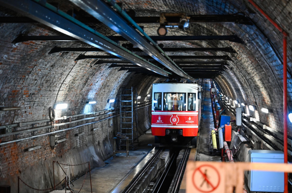 Haotične scene u istanbulskom metrou: Voz izleteo sa šina – ljudi bežali kroz tunele VIDEO
