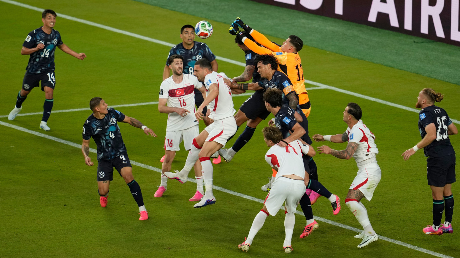 Prečka, stativa, ali ne i gol – sve pršti zbog Turske i Paragvaja VIDEO