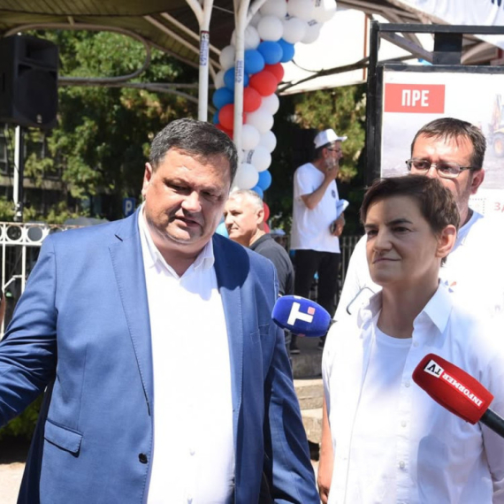 Brnabić sa građanima u Zemunu: "Snaga je u narodu koji je verovao svojim očima, a ne blokaderskim medijima"