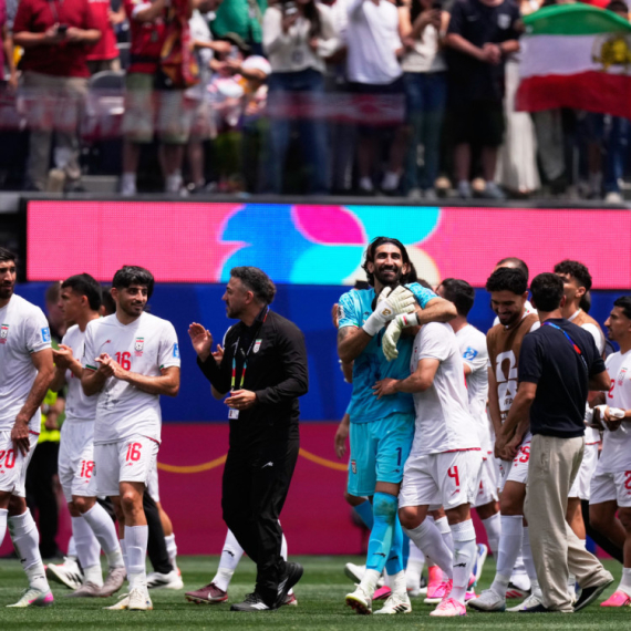 Iranci u svlačionici ostavili poruku Amerikancima: "Od drevne Persije..." FOTO