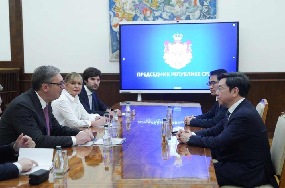 Vučić sa kineskim stručnjakom za AI Kaj-Fu Lijem FOTO