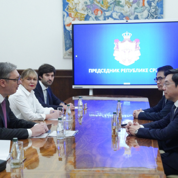Vučić sa kineskim stručnjakom za AI Kaj-Fu Lijem FOTO