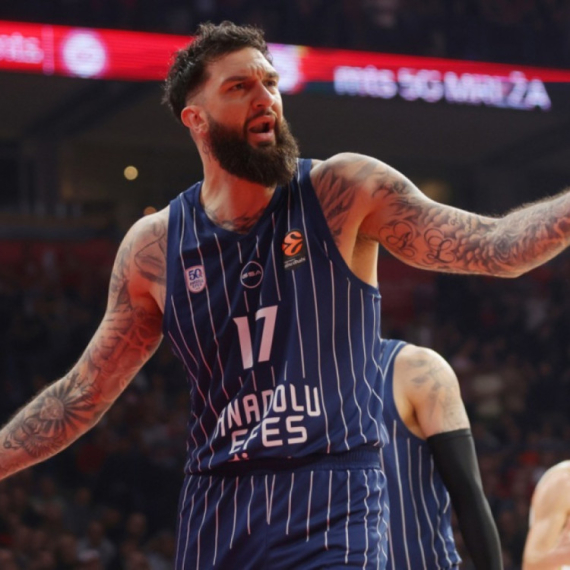 Efes nastavio sa "čistkom"