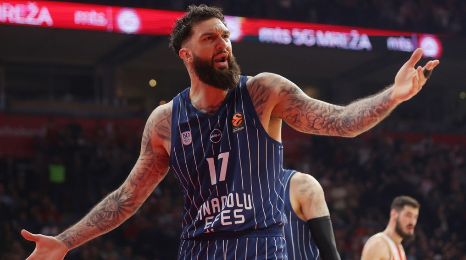Efes nastavio sa "čistkom"