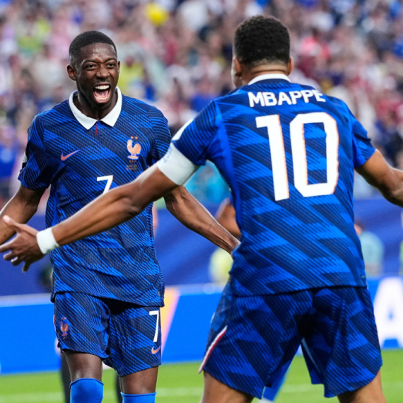Francuska u naletu – gol, prečka, pa promašen prazan gol!