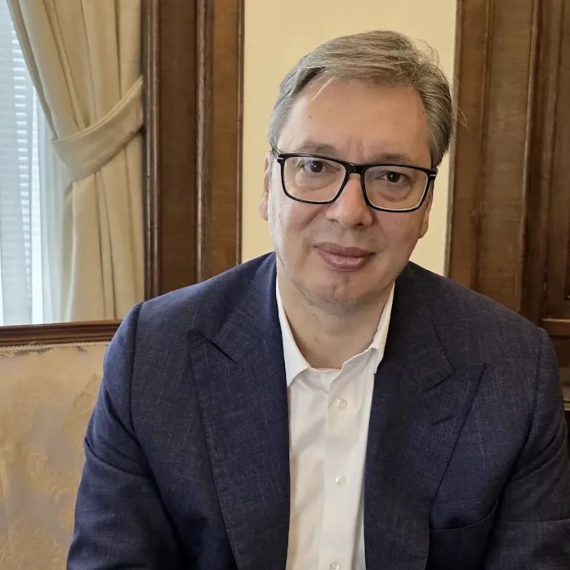 Vučić: "Prvi 'glasački listić'...pogledajte!" VIDEO