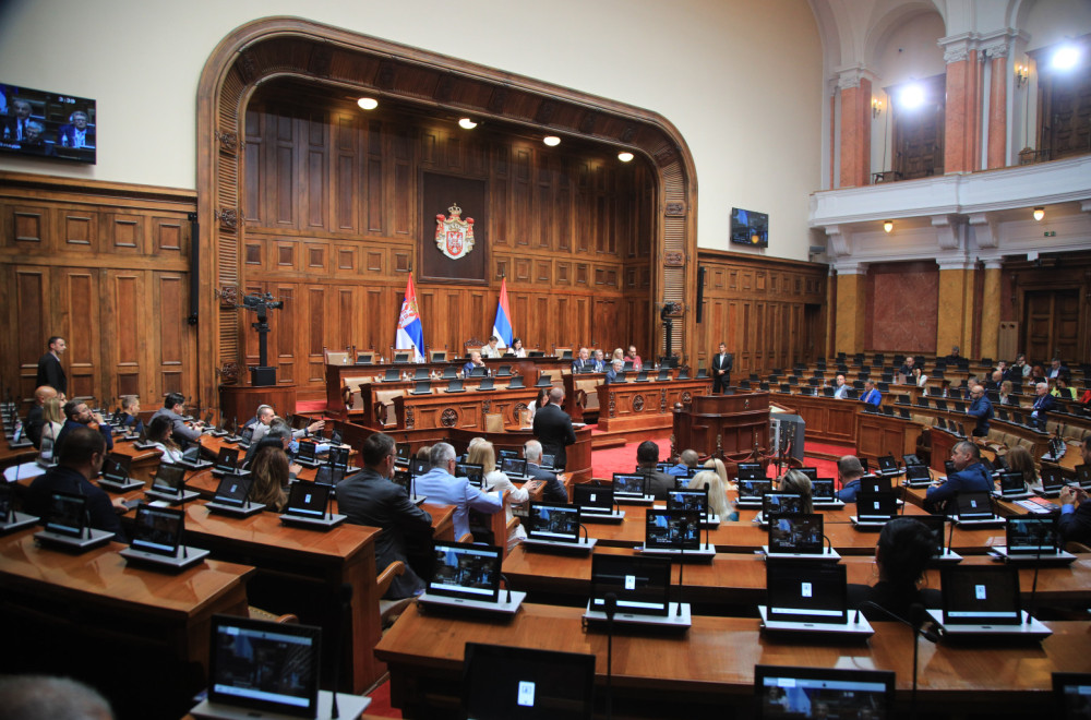 Poslanici nastavili raspravu; Parandilović i Ninković udaljeni sa sednice; Jovanov blokaderima: "Odgovaraćete"
