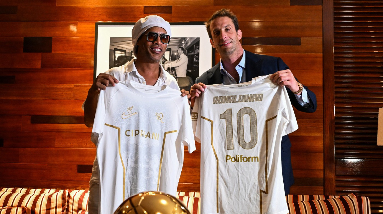 Ronaldinjo se vratio fudbalu – bazilska legenda potpisala za Ravenu! VIDEO