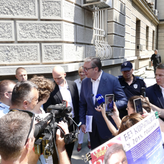Vučević: "Vučić izlaskom pred radnike GSP pokazao da sve izazove rešava dijalogom" VIDEO