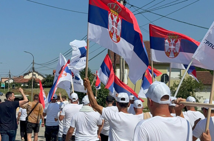Jezive pretnje blokadera građanima koji pešače ka Beogradu FOTO
