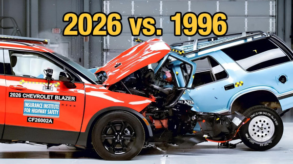 Kako izgleda sudar vozila iz 2026. sa modelom starim 30 godina VIDEO