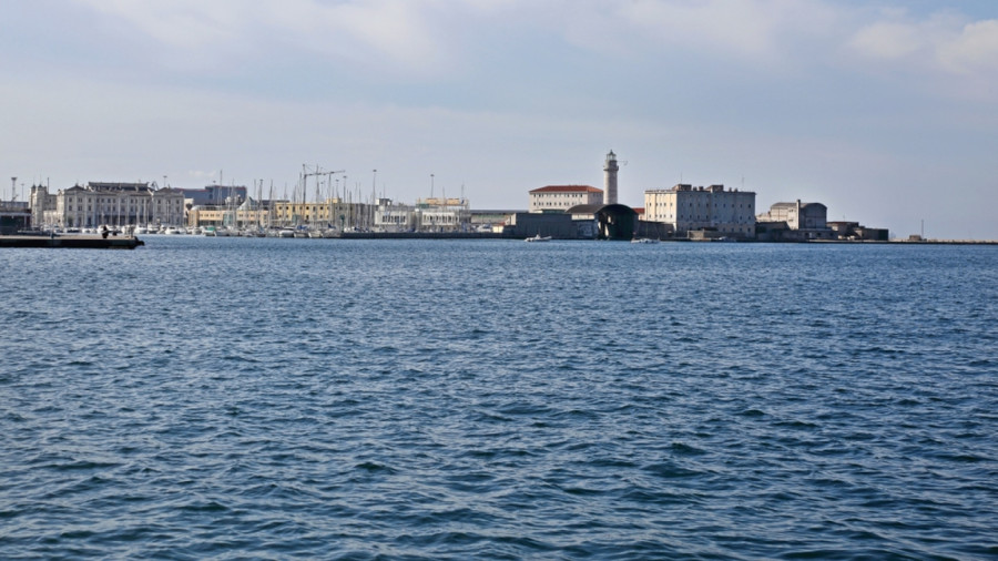 Pravilo na plaži u Trstu izazvalo raspravu: Kao u srednjem veku