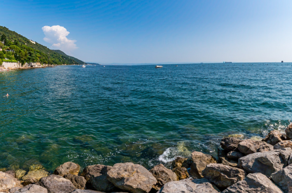 Pravilo na plaži u Trstu izazvalo raspravu: Kao u srednjem veku
