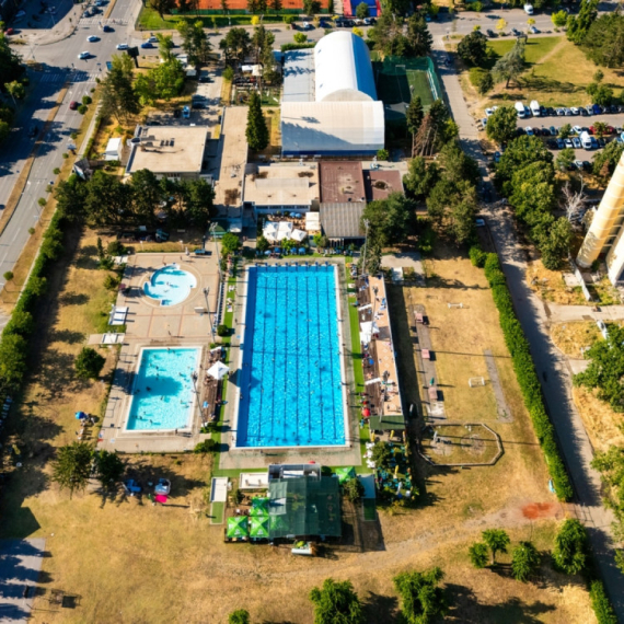Lek za tropske noći u Novom Sadu: Na Spensu počinje noćno kupanje, poznata je i cena ulaznice