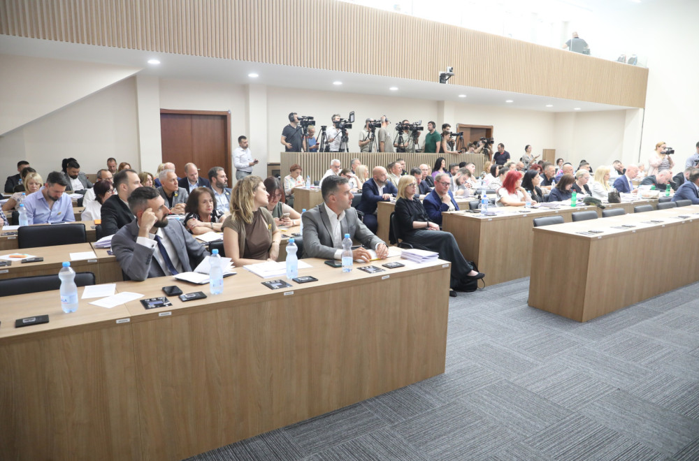 Incident tokom sednice Skupštine grada Beograda: Opozicija na prevaru uvela svoje aktiviste u salu