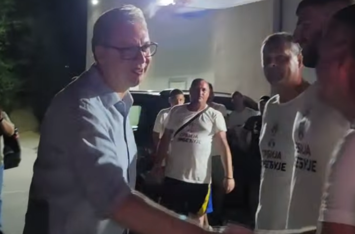 Inđijom odjekivalo "Aco Srbine"; Vučić: "Posle toliko pređenih kilometara, red je bio da malo odmore" VIDEO