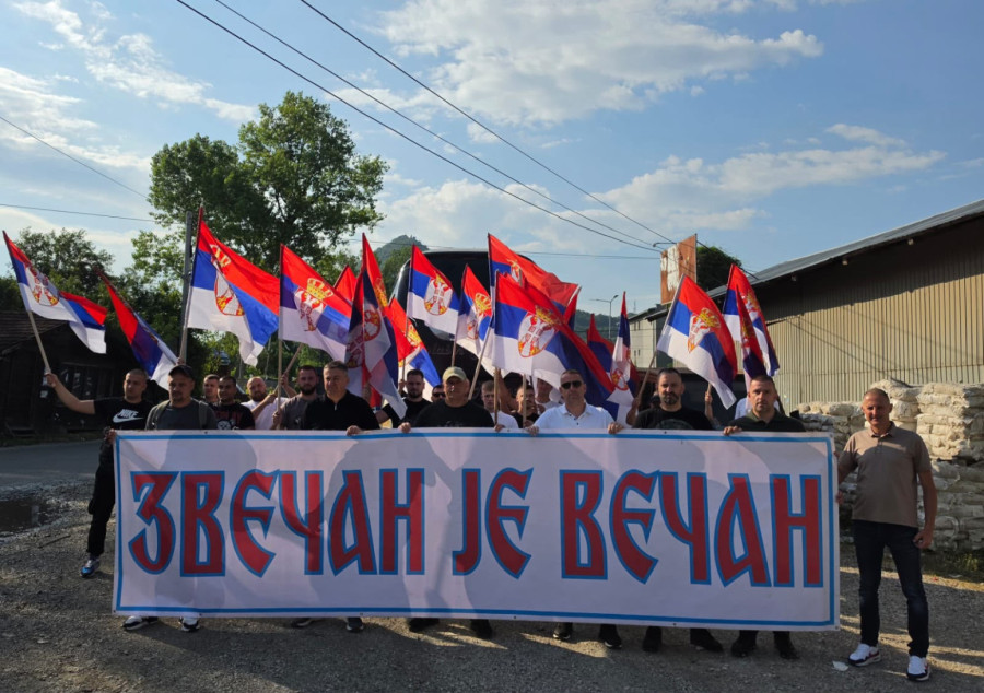 Više od 350 Srba sa KiM krenulo put Kraljeva da podrži Vučićevu politiku razvoja FOTO