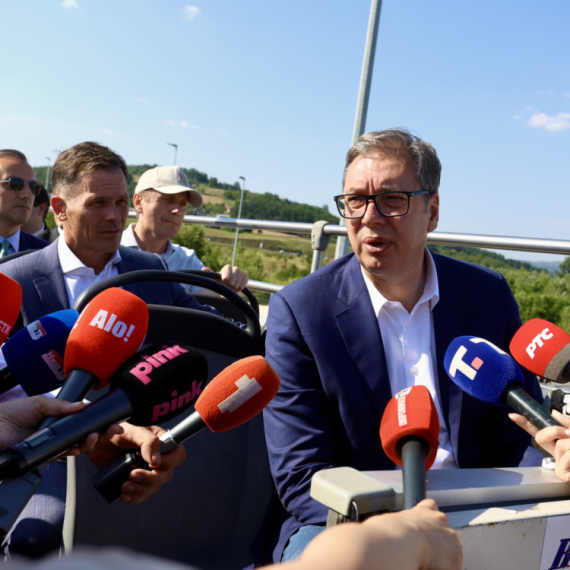 Mali: "Ova deonica je najbrža veza između Kraljeva i Čačka"; "Od 2013. izgrađeno ukupno 651,41 km auto-puteva"