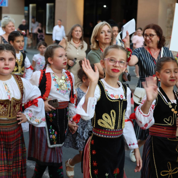 Mladi čuvari tradicije stigli u Kruševac: Otvoren kamp za decu dijaspore posvećen jeziku, običajima i istoriji
