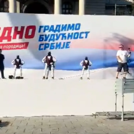 Generalna proba: Roboti uvežbavaju "Moravac"; Kolone peške stižu u Beograd – priključuju se velikom skupu