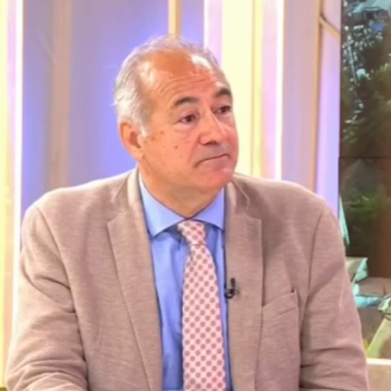 Lompar "srbuje" dok ne dođe na Novu: Smeta su srpska zastava, za njega je to karikatura VIDEO